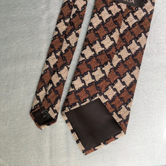 Tallia Woven Italian Silk Geometric Pattern Tie - Picture 4 of 6